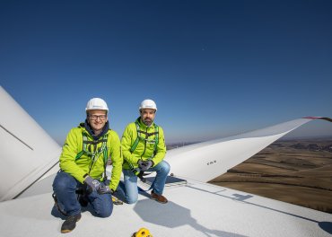 Die Geschäftsführer Markus Winter (rechts) und  Alexander Hochauer (links) ©Windkraft Simonsfeld, Klaus Rockenbauer